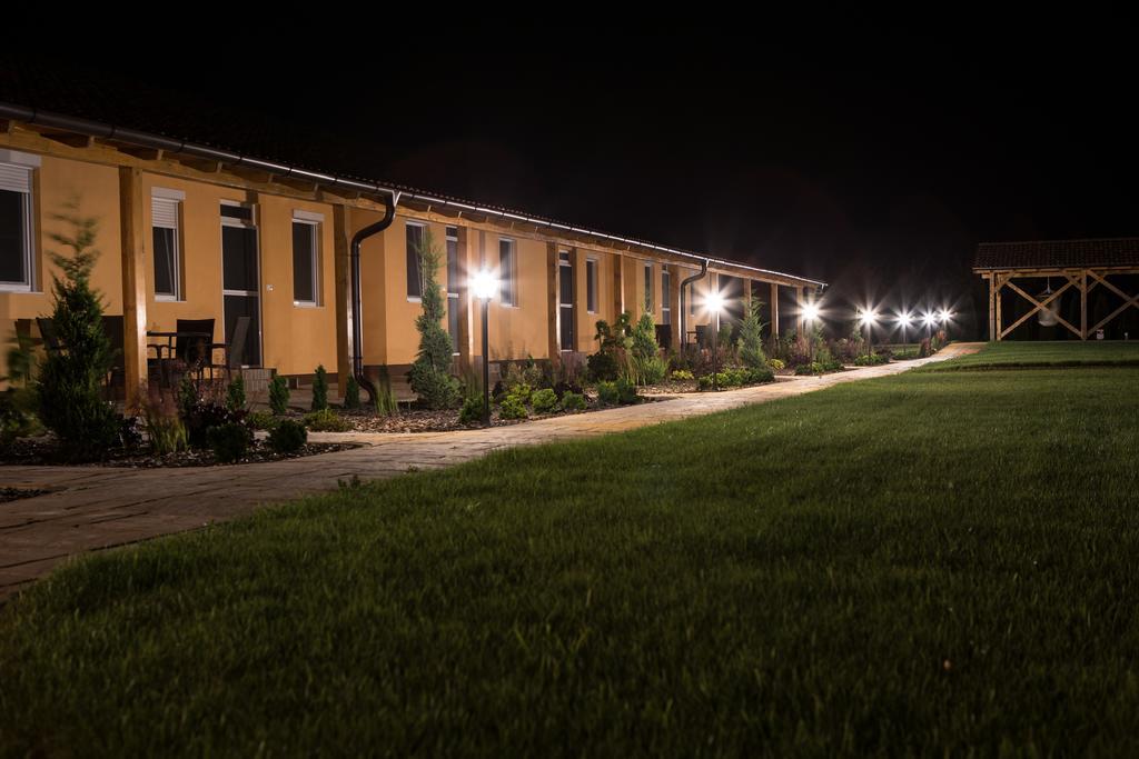 Relax Apartmanhaz Morahalom Exterior photo